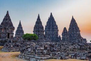 keindahan dan kekayaan Candi Prambanan