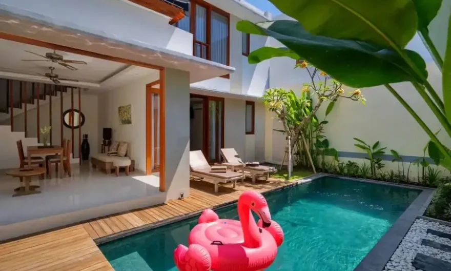 Menyewa Villa Mewah