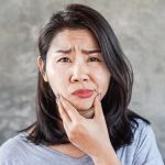 Senyum Miring dan Bicara Pelo? Bisa Jadi Tanda Stroke!